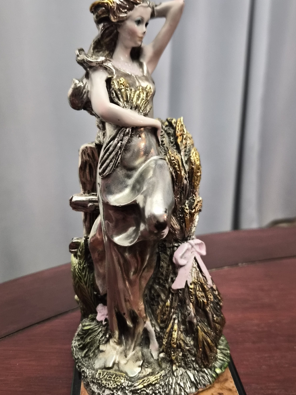 Signed Victor 9 inches tall, Lady Figurine Sculpture Silver Gold Tone, Vintage - Picture 3 of 15